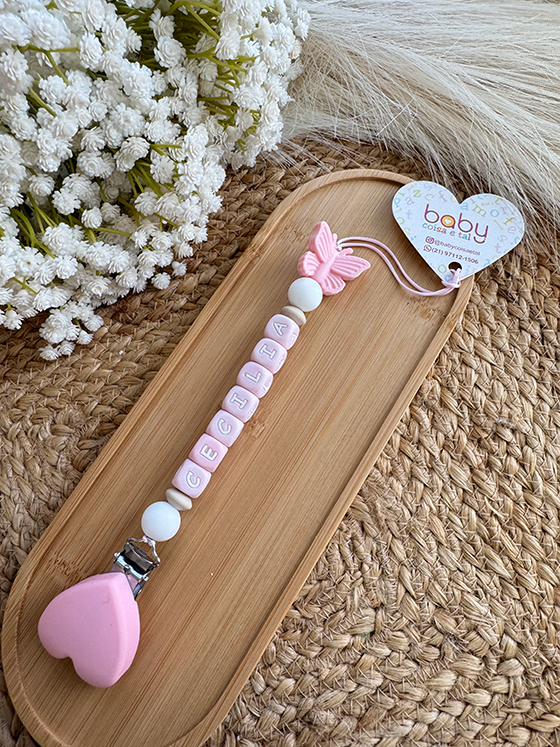 Prendedor de chupeta tema borboleta rosa
