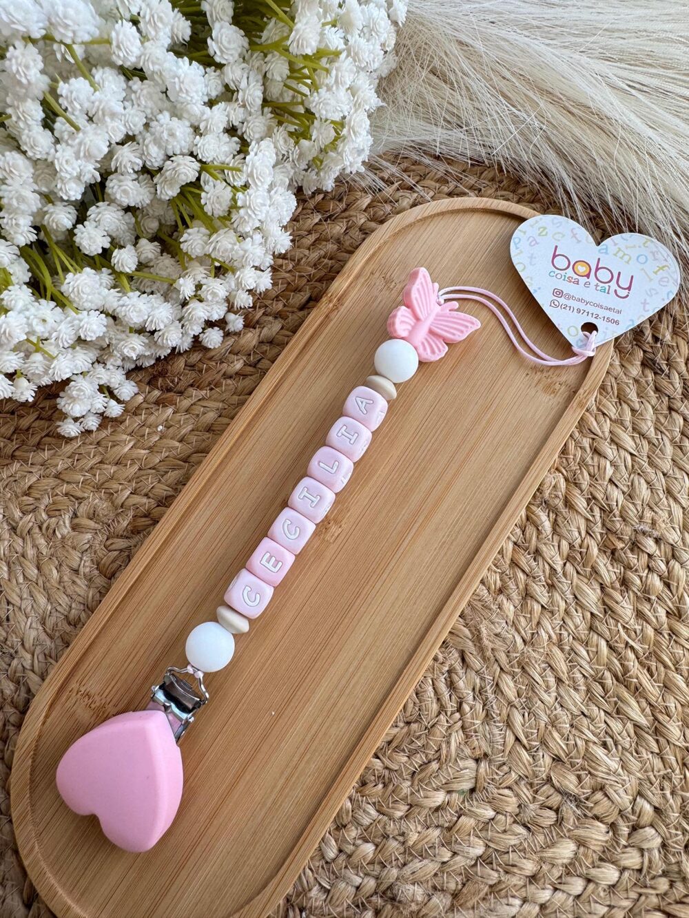 Prendedor de chupeta tema borboleta rosa